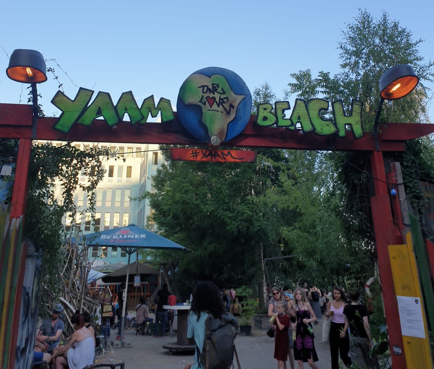 Stammtisch in der Beach Bar Yaam Kapitel Zwei Berlin